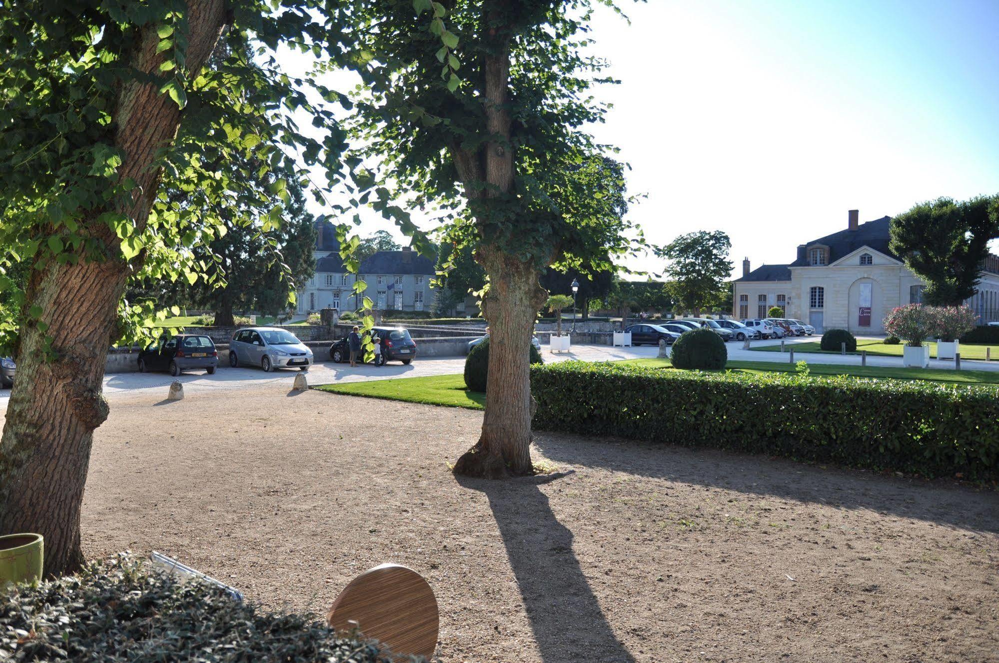 Hotel La Capitainerie Chateauneuf-sur-Loire Bagian luar foto
